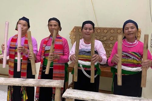 Giữ nhịp văn hóa từ những đội văn nghệ cơ sở
