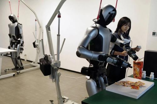 Robot hình người đảm nhiệm nhiều công việc mới trên thế giới