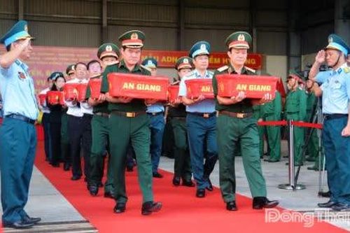 Quân khu 9 bàn giao, vận chuyển 15.401 mẫu hài cốt liệt sĩ ra Hà Nội giám định ADN
