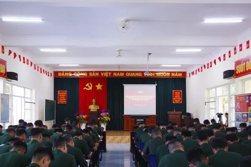 Trung đoàn Thông tin 29 kiểm tra kết quả giáo dục chính trị, pháp luật năm 2026