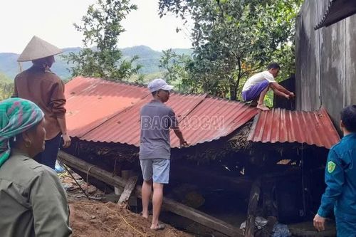 Mưa lớn, dông lốc gây thiệt hại tại nhiều địa phương trong tỉnh