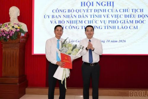 Chủ tịch UBND tỉnh Nguyễn Tuấn Anh dự, trao quyết định bổ nhiệm chức vụ Phó Giám đốc Sở Công Thương