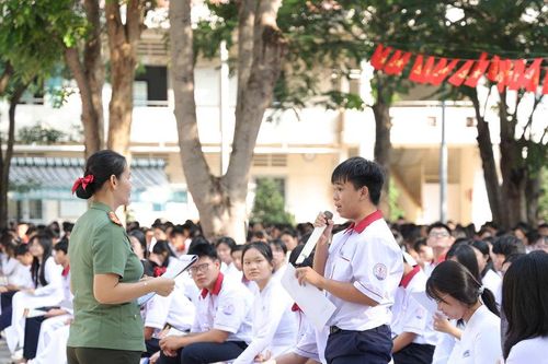 Trang bị kỹ năng an toàn trên không gian mạng cho học sinh