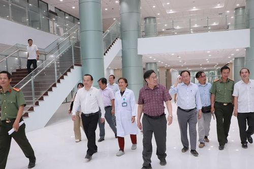 Khẩn trương hoàn thiện Bệnh viện Đa khoa Đắk Nông và Quảng trường Trung tâm Gia Nghĩa
