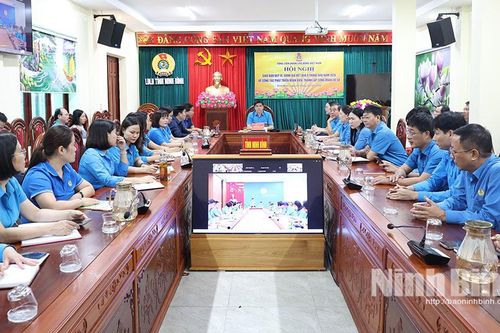 Tiếp tục đẩy mạnh phát triển đoàn viên, xây dựng tổ chức công đoàn và tạo nguồn phát triển Đảng