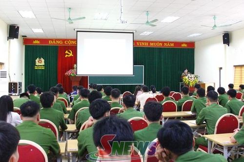 Bồi dưỡng nhận thức về Đảng cho lực lượng Công an