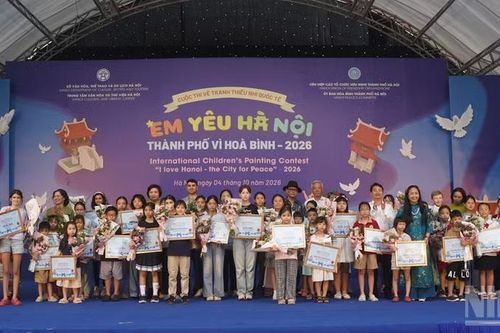 Hơn 700 thiếu nhi Việt Nam và quốc tế tham gia Cuộc thi vẽ tranh 'Em yêu Hà Nội - Thành phố vì hòa bình'
