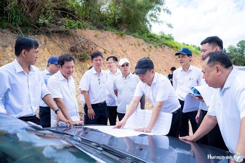 Lãnh đạo thành phố kiểm tra tiến độ các dự án đầu tư công và ngoài ngân sách