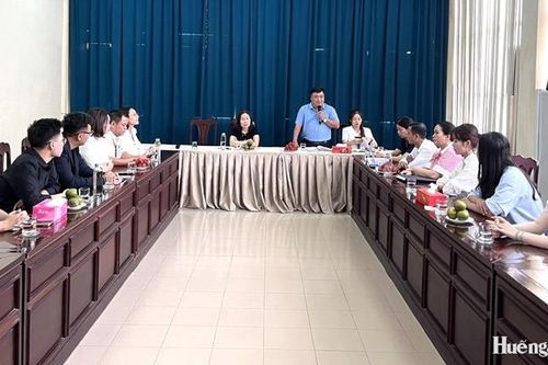 Đoàn Học viện Báo chí và Tuyên truyền làm việc với Báo và Phát thanh, Truyền hình Huế