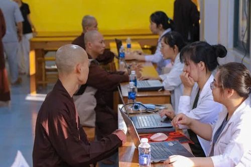 Gia Lai: Chùa Tường Nguyên (TP.HCM) tổ chức chăm sóc sức khỏe cho Tăng Ni sinh tại tu viện Nguyên Thiều