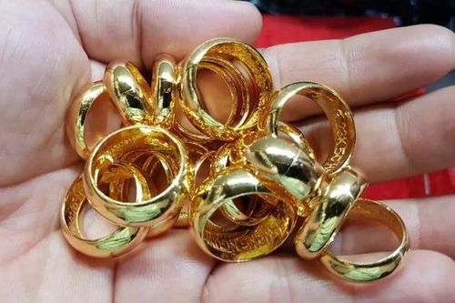 Giá vàng thế giới tăng, trong nước trái chiều