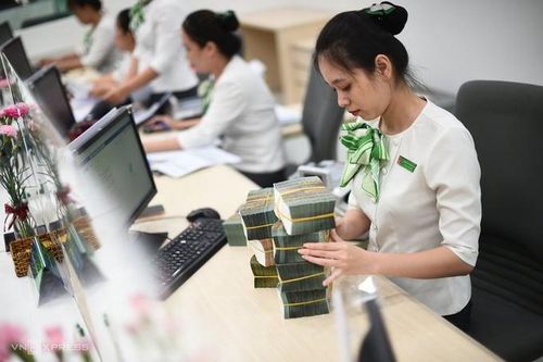 Tiền trong dân còn lớn, vì sao doanh nghiệp vẫn khát vốn?