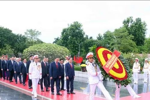 Lãnh đạo Đảng, Nhà nước đặt vòng hoa tại Đài tưởng niệm các Anh hùng liệt sĩ