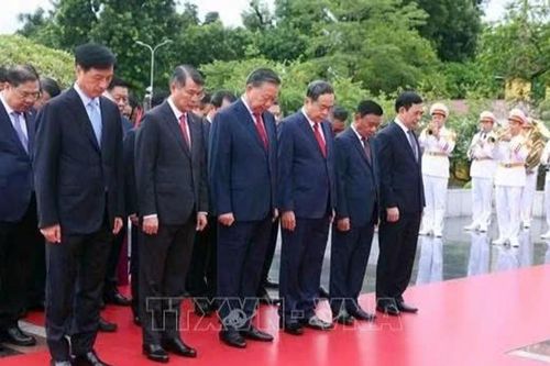Ban Chấp hành Trung ương Đảng tưởng niệm các Anh hùng liệt sĩ