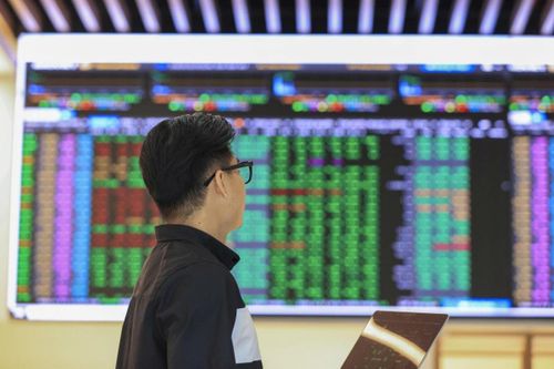 VN-Index tăng hơn 15 điểm, sắc xanh chưa lan tỏa