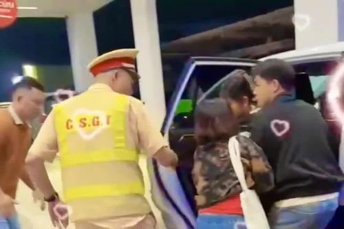 Cảnh sát giao thông mở đường đưa thai phụ sắp sinh đến bệnh viện trong đêm