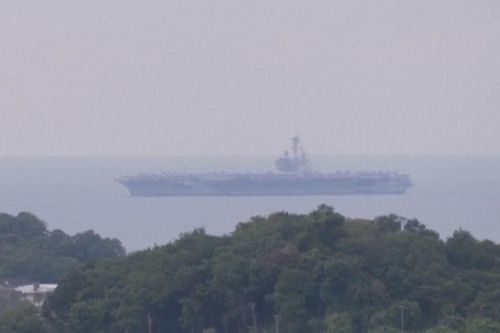 Tàu sân bay Mỹ USS George H.W. Bush cập cảng Phuket (Thái Lan)