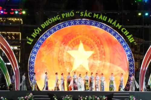 Áo dài Việt đối thoại cùng thế giới
