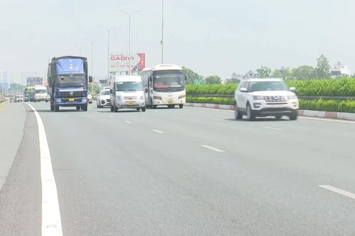 Sắp thí điểm làn vượt xe trên hai tuyến cao tốc