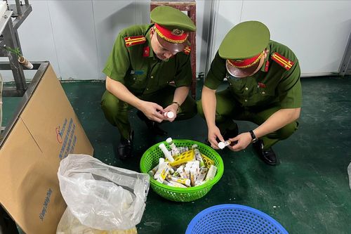 Triệt phá công ty sản xuất hàng triệu sản phẩm C sủi giả