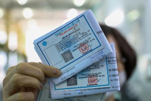 Người bệnh tự mua thuốc bên ngoài, trường hợp nào được bảo hiểm y tế thanh toán?