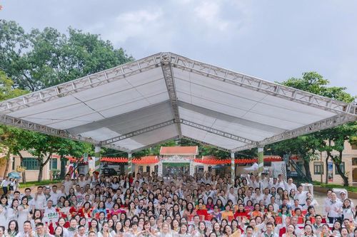 'Mộc Hạ' ngày trở về: Lắng nghe nhịp đập tuổi 18 sau 20 năm tri ân thầy cô dưới mái trường Ngô Quyền (TP Hải Phòng)