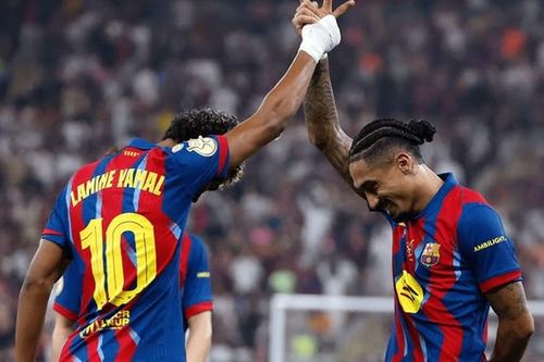 Điều gì khiến nhiều cầu thủ Barcelona thường xuyên quấn băng tay?