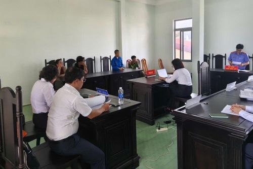 Thiếu niên cướp tiền của bé gái 10 tuổi bán vé số lãnh 3 năm tù