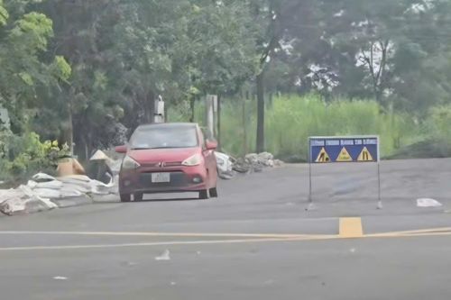 Làm rõ clip dùng ô tô con để lu lèn đường nhựa ở Đắk Lắk