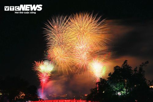 Hà Nội bắn pháo hoa dịp 72 năm Ngày Giải phóng Thủ đô