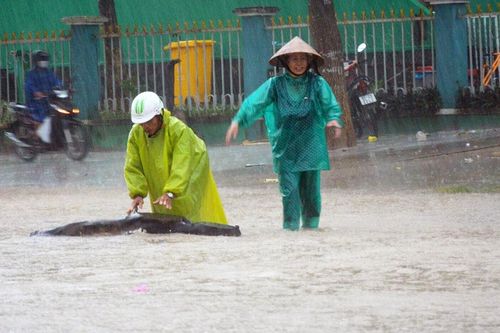 Tin không khí lạnh mới nhất và dự báo mưa lớn trên 600mm ở miền Trung