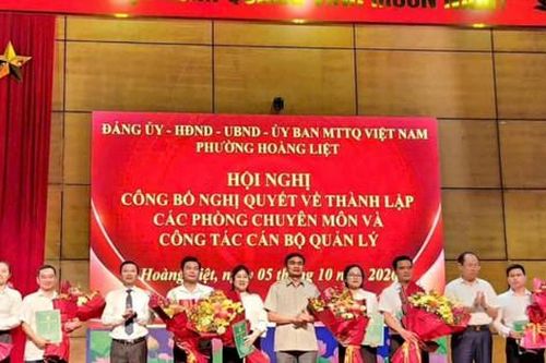 Phường Hoàng Liệt công bố Nghị quyết thành lập các phòng chuyên môn