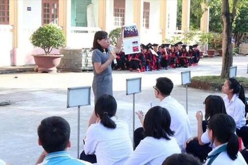 Ngăn chặn môi giới mại dâm qua mạng: Cần nhiều giải pháp đồng bộ
