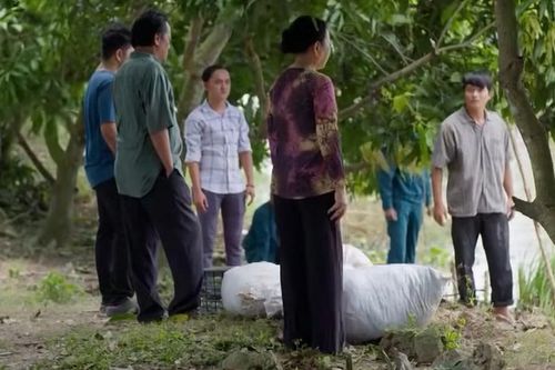 Chơn bị cả xã tẩy chay vì tố cáo công ty Minh Hải