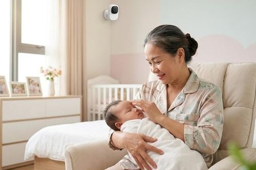 Lên thành phố trông cháu nội, tôi ngậm ngùi trở về quê vì chiếc camera phòng ngủ