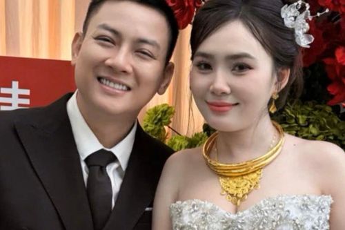 Đám cưới miền Tây của Hoài Lâm, cô dâu đeo vàng trĩu cổ