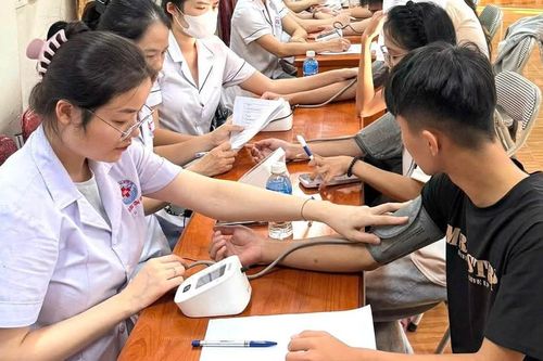 Nghệ An: Khám sức khỏe gần 2.000 học sinh, phát hiện nhiều bệnh lý