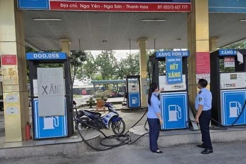 Xử phạt 50 triệu đồng doanh nghiệp kinh doanh xăng dầu khi giấy phép đã hết hiệu lực