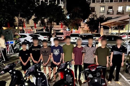 Khởi tố, tạm giữ hình sự nhóm đối tượng ném chai bia vào người đi đường