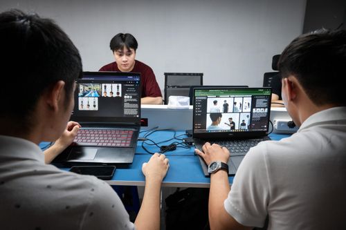 Cận cảnh nơi sản xuất hàng chục tập phim ngắn AI mỗi ngày