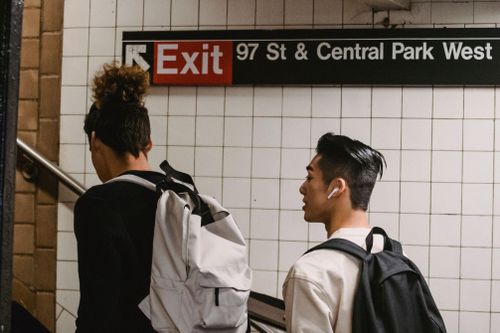 80% Gen Z Mỹ phải làm thêm việc để đủ sống