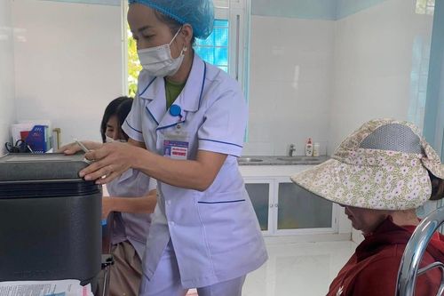 Nâng chính sách đãi ngộ, củng cố nguồn nhân lực y tế