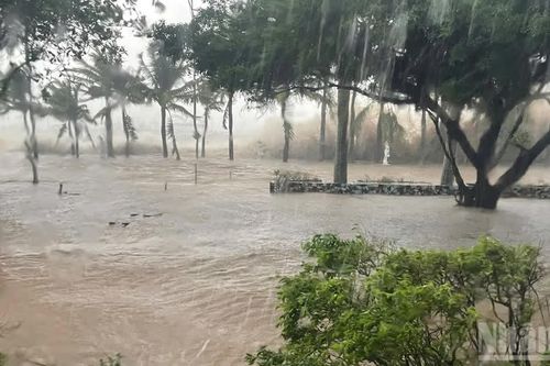 Không khí lạnh tràn vào miền trung gây mưa lớn diện rộng, nền nhiệt ở miền bắc giảm