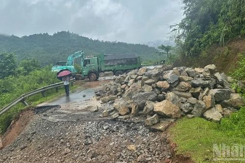 Chủ động phòng ngừa ngập lụt, lũ quét, sạt lở, bảo đảm an toàn giao thông