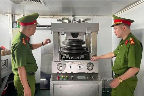 Hàng triệu viên sủi bị thu giữ: Chuyên gia cảnh báo gì về thành phần trên nhãn?