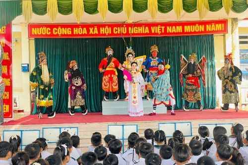 Đưa nghệ thuật truyền thống vào học đường tại xã Tam Hải