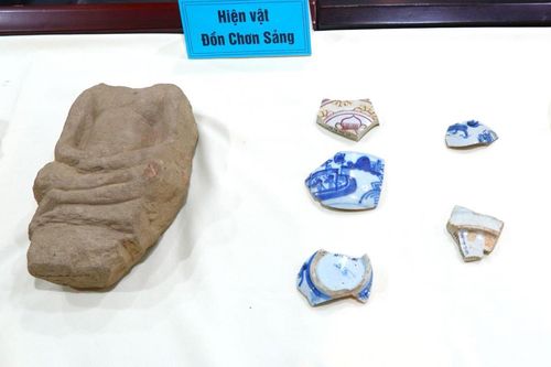 Bàn giao 88 hiện vật khảo cổ tại Đồn Chơn Sảng và Trạm Nam Chơn