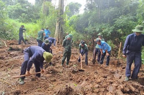 Gia Lai: Phát hiện, quy tập 2 hài cốt liệt sĩ trong vườn nhà dân