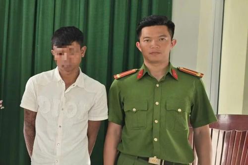 Gã con rể tưới xăng thiêu rụi nhà bố mẹ vợ vì clip vợ nhảy múa trên Facebook