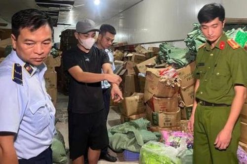 Khởi tố bị can sản xuất hàng chục tấn thực phẩm giả